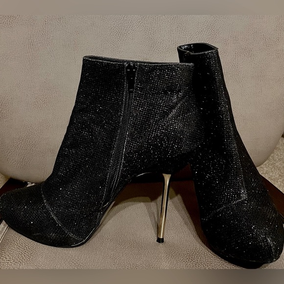 Shoe Dazzle Shoes - Shoedazzle Black Shimmery Stilettos